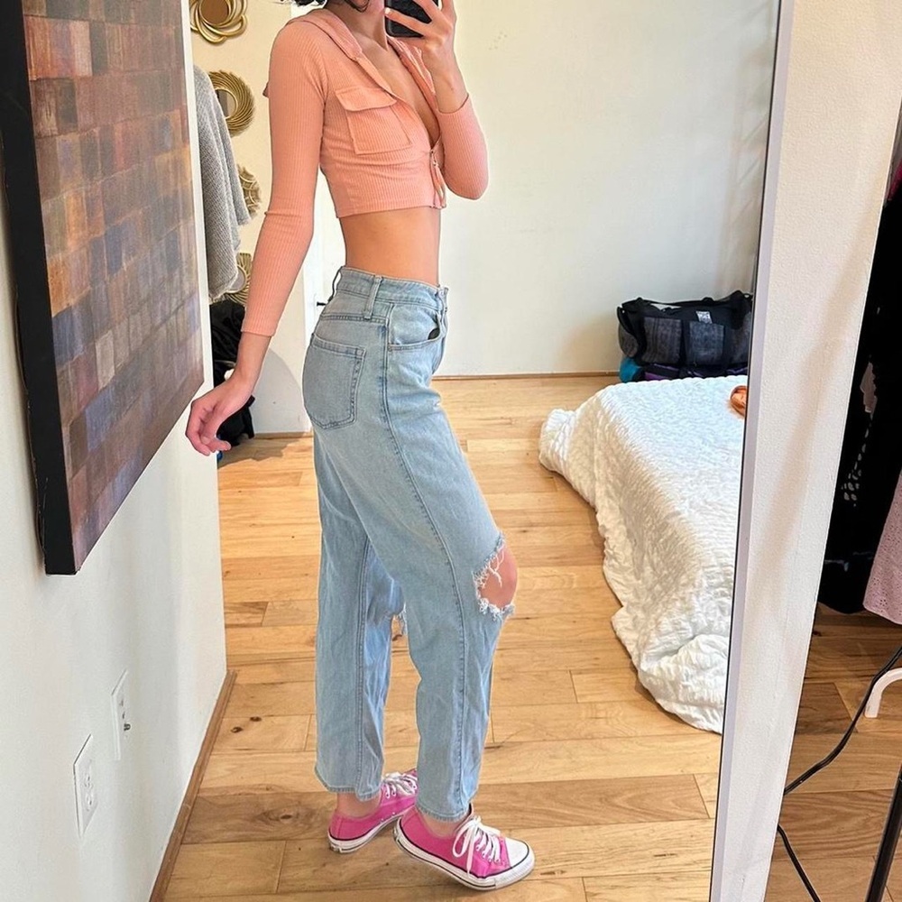 Hollister Light Blue Distressed High Rise Jeans - Picture 4 of 4